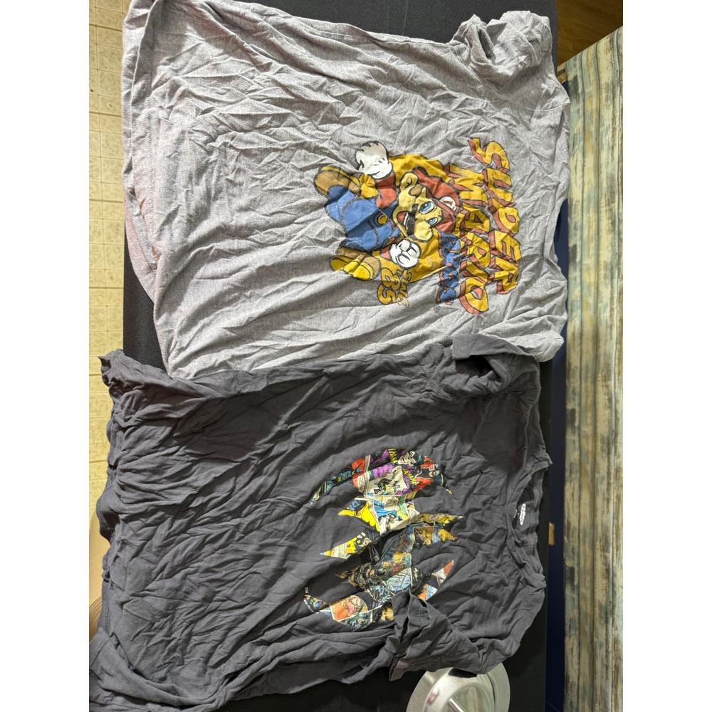 Old Navy Graphic T-Shirt Bundle Large Gray Super Mario Batman Excellent Lot 2pk